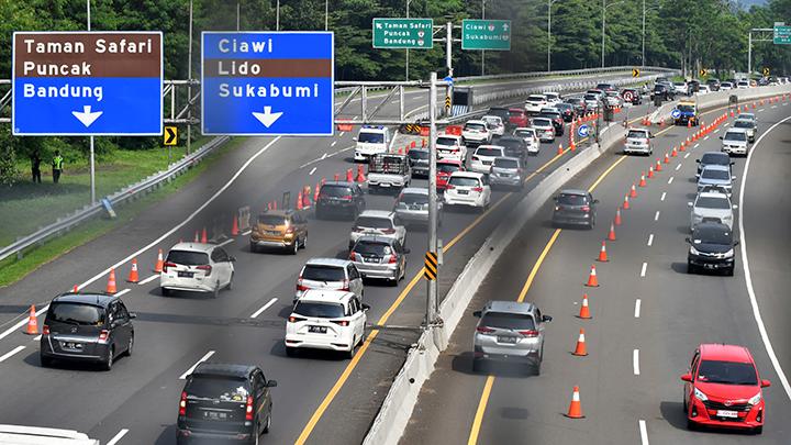 Arus Balik Lebaran 2024, Korlantas Polri Berlakukan Contraflow di Tol Jakarta-Cikampek