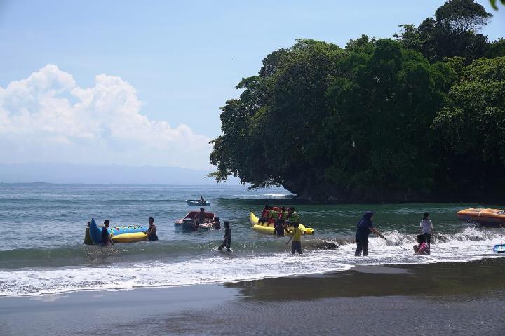 Destinasi Liburan Wisata Pantai di Jawa Barat, Pantai Karang Hawu hingga Pantai Batu Karas