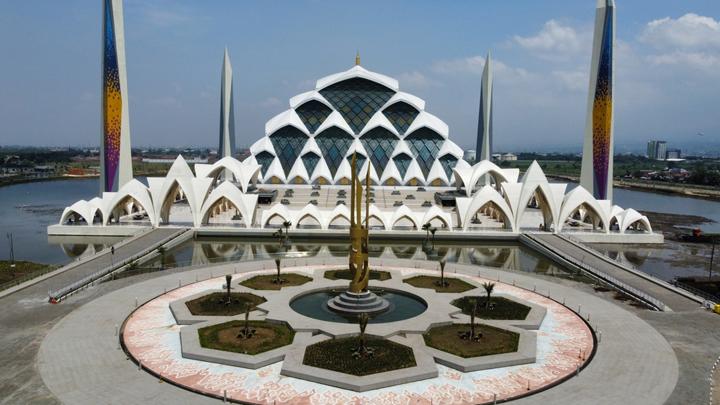 Fakta-fakta Masjid Al Jabbar, Perbaiki Tarif Parkir Setelah Viral Isu Pungli