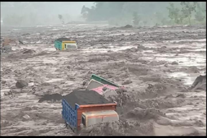 Jembatan yang Dilintasi Mendadak Putus, Pasutri di Lumajang Tewas Terseret Lahar Dingin Gunung Semeru