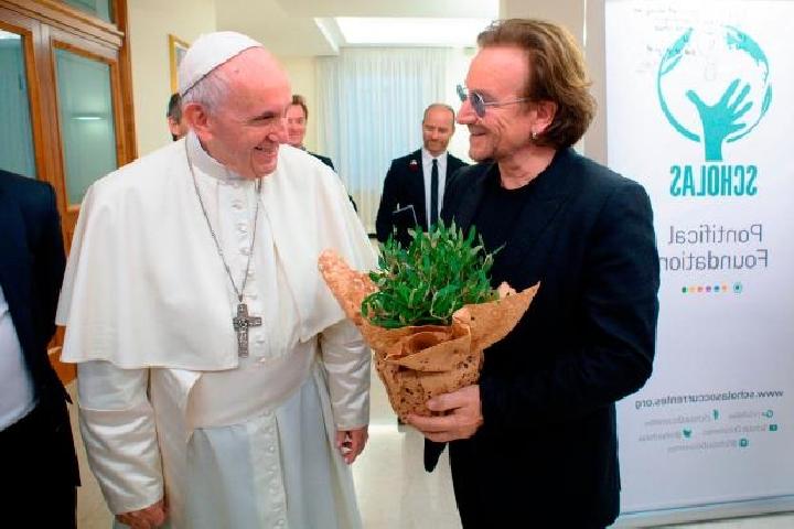 64 Tahun Bono U2, Popularitasnya untuk Kegiatan Sosial dan Kemanusiaan