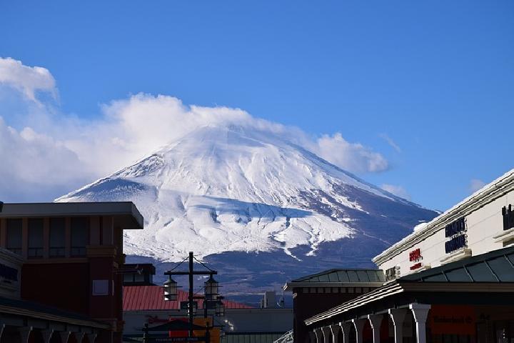 Alasan Jepang Bangun Penghalang di Tempat Foto Gunung Fuji