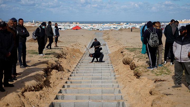 Ditemukan Kuburan Massal di Khan Younis Gaza, Afrika Selatan Serukan Investigasi