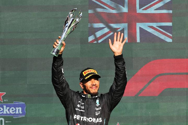 Formula 1: Lewis Hamilton Dikabarkan Pindah ke Ferrari Musim 2025