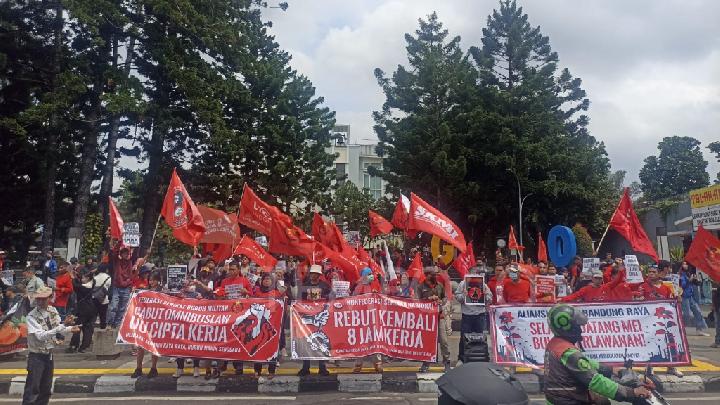Hari Buruh Internasional, Aksi Unjuk Rasa di Cikapayang Dago Park