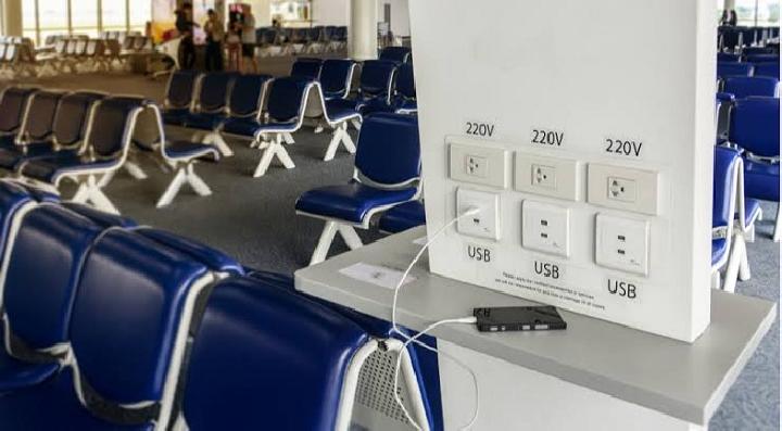 Jangan Ngecas Ponsel Sembarangan di Bandara, Tiga Risiko Ini Mengintai