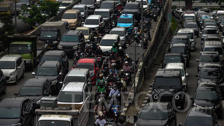 Jokowi Sebut Kemacetan Jabodetabek Timbulkan Kerugian Rp 100 Triliun per Tahun