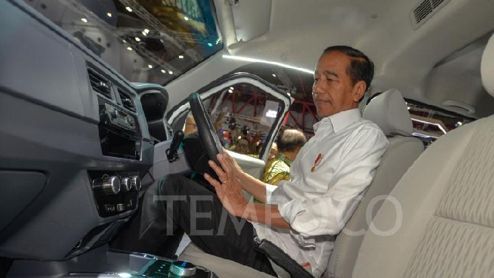 Jokowi soal Rencana Pemberian Insentif Mobil Listrik: Masih Dibicarakan