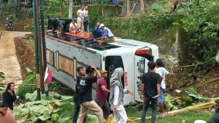 Kecelakaan Tunggal, Bus Pariwisata Terguling di Bantul Sebabkan Sejumlah Penumpang Luka