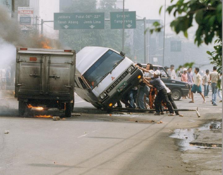 Kerusuhan 13 Mei 1969 Terjadi di Malaysia dan Penjarahan 13 Mei 1998 di Indonesia Jadi Kenangan Kelam
