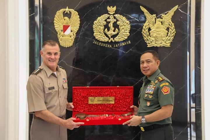 Komandan Jenderal Angkatan Darat AS Wilayah Pasifik Kunjungan Kerja ke Markas Besar TNI
