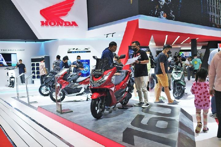 Promo Motor Honda di IIMS 2024, PCX 160 Didiskon Rp 400 Ribu
