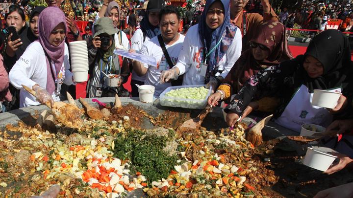 Rujak Uleg Surabaya yang Tak Sekedar Festival