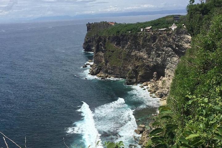 Wisata Karang Boma Cliff: Harga Tiket, Lokasi, dan Cara Menuju Kesana