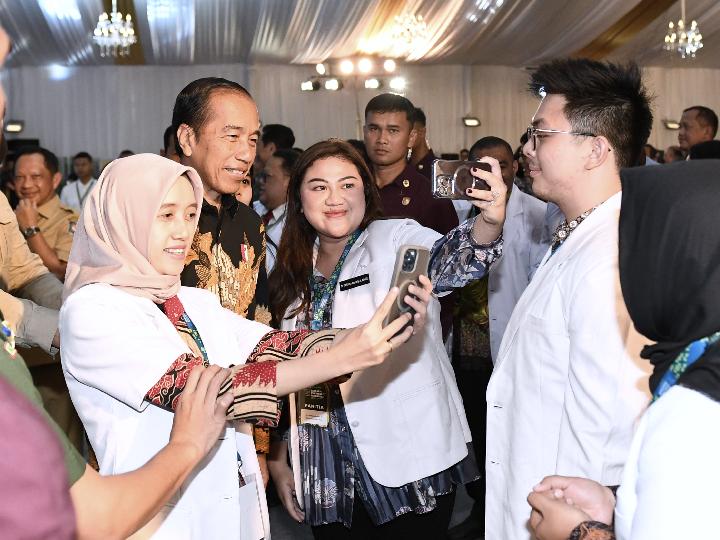 Antara Program Dokter Spesialis Berbasis RS dan Kekagetan Jokowi