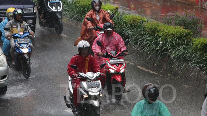 BMKG Prediksi Jakarta Hujan Siang Ini, Potensi Petir di Area Selatan dan Timur