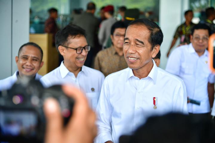Ditanya soal Revisi UU MK, Jokowi: Tanya DPR