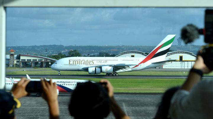 Emirates Tabrak Burung di Mumbai, Berhasil Mendarat dengan Selamat