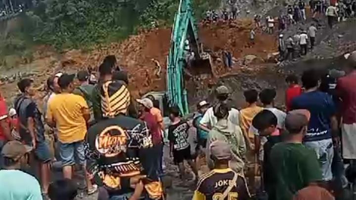 Empat Penambang Pasir Tertimbun Longsor di Kabupaten Lumajang, Pencarian Masih Berlangsung