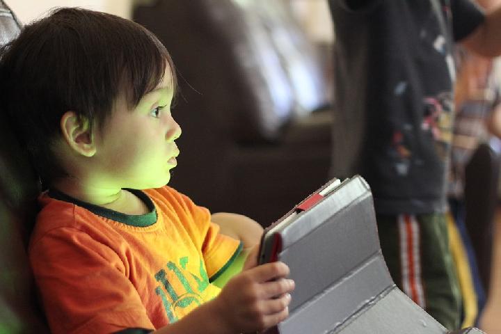 Kapan Waktunya Anak Diberi Akses Internet Sendiri? Simak Penjelasan Psikolog