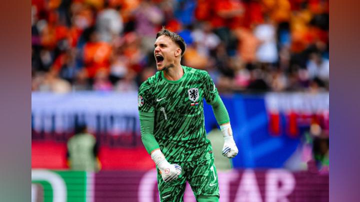 Kiper Bart Verbruggen Dipuji Ronald Koeman Usai Bantu Timnas Belanda Kalahkan Polandia 2-1 di Euro 2024