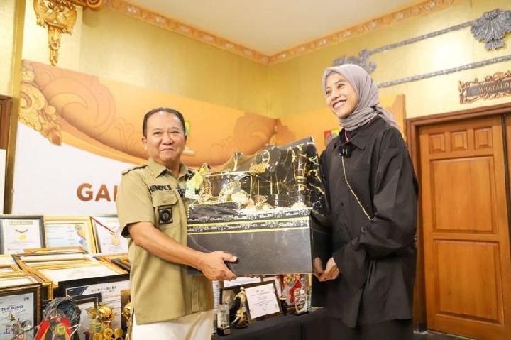 Megawati Hangestri Mudik ke Jember, Ungkap Hal-hal Ini di Depan Bupati Hendy Siswanto