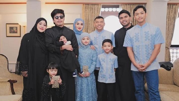 Momen Keluarga Anang Hermansyah dan Atta Halilintar Rayakan Idul Fitri di Madinah