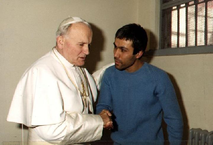 Percobaan Pembunuhan Paus Yohanes Paulus II 43 Tahun Lalu, Misteri Motif Mehmet Ali Agca