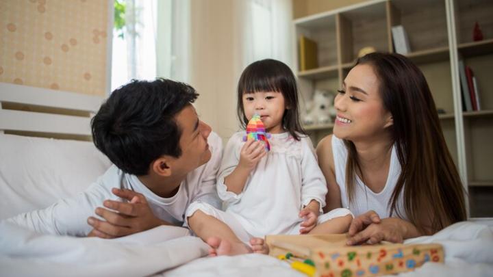 Psikolog Minta Orang Tua Jauhi Gawai saat Bermain dengan Anak