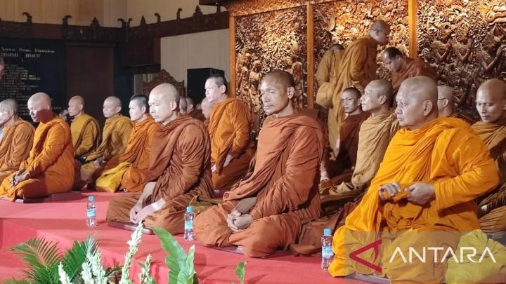 Puluhan Biksu akan Jalan Kaki dari Semarang menuju Candi Borobudur untuk Rayakan Waisak