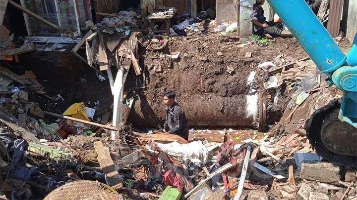 Rumah Ambruk Akibat Ledakan Pipa PDAM di Kota Bandung, Warga Sempat Dengar Suara Gemuruh