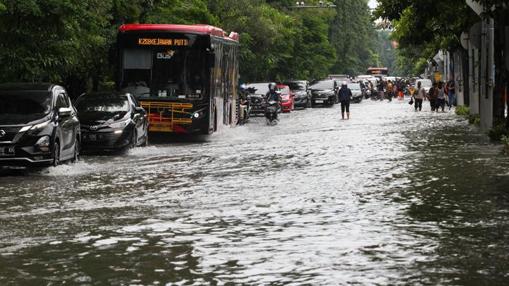 Tanggapan Walhi Jatim Terhadap Banjir di Kota Surabaya Sepanjang 2024