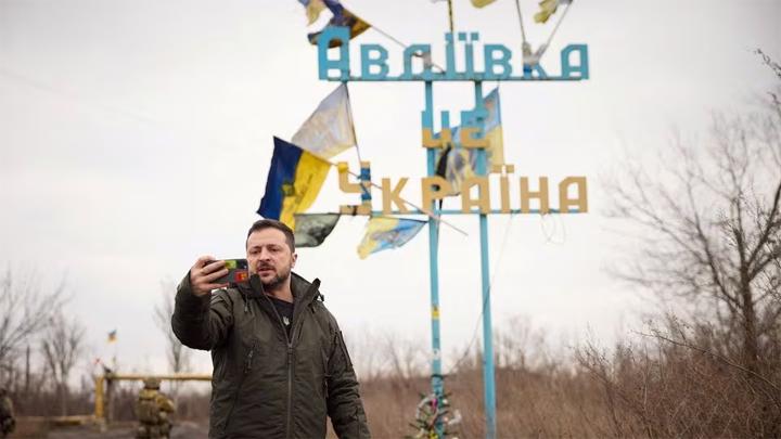 Volodymyr Zelensky Memohon Bantuan Militer untuk Ukraina Segera Dikirim
