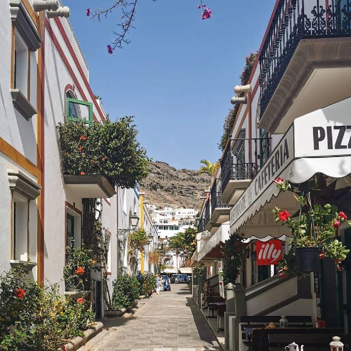 Warga Kepulauan Canary Mogok Makan Justru karena Wisatawan Membludak, Ini Alasannya