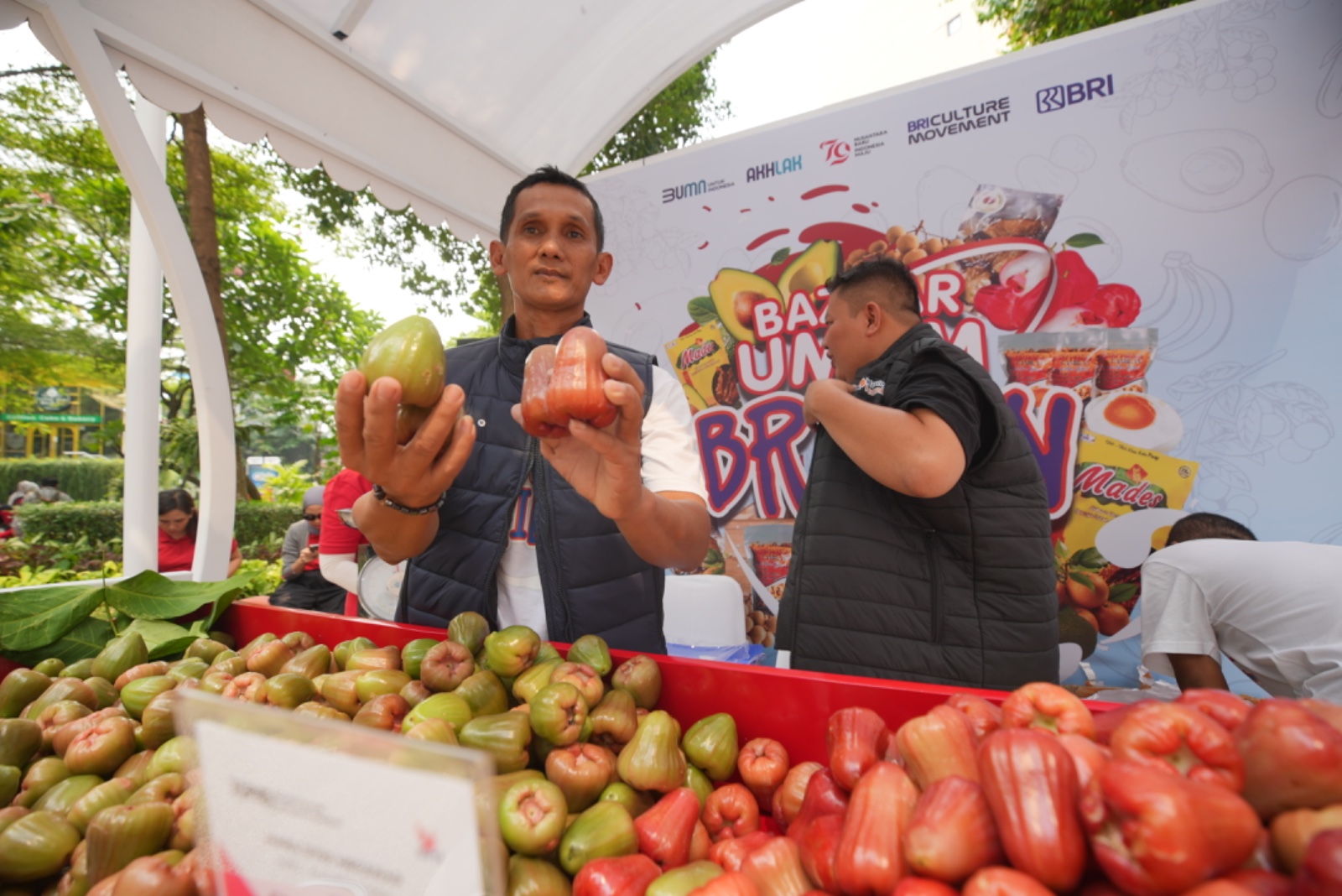 SUKSES KEMBANGKAN USAHA BERKAT