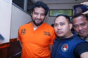 AMMAR ZONI DIVONIS TIGA TAHUN PENJARA