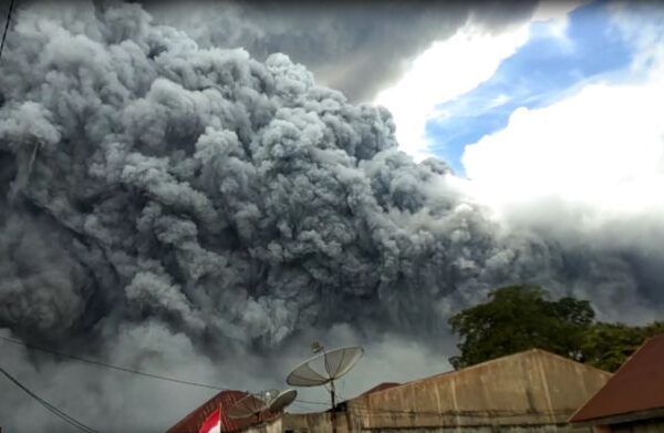 WARGA YANG SELAMAT DARI AWAN PANAS SINABUNG