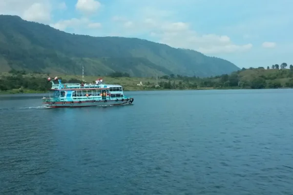 ANTARA LEGENDA IKAN MAS DANAU TOBA