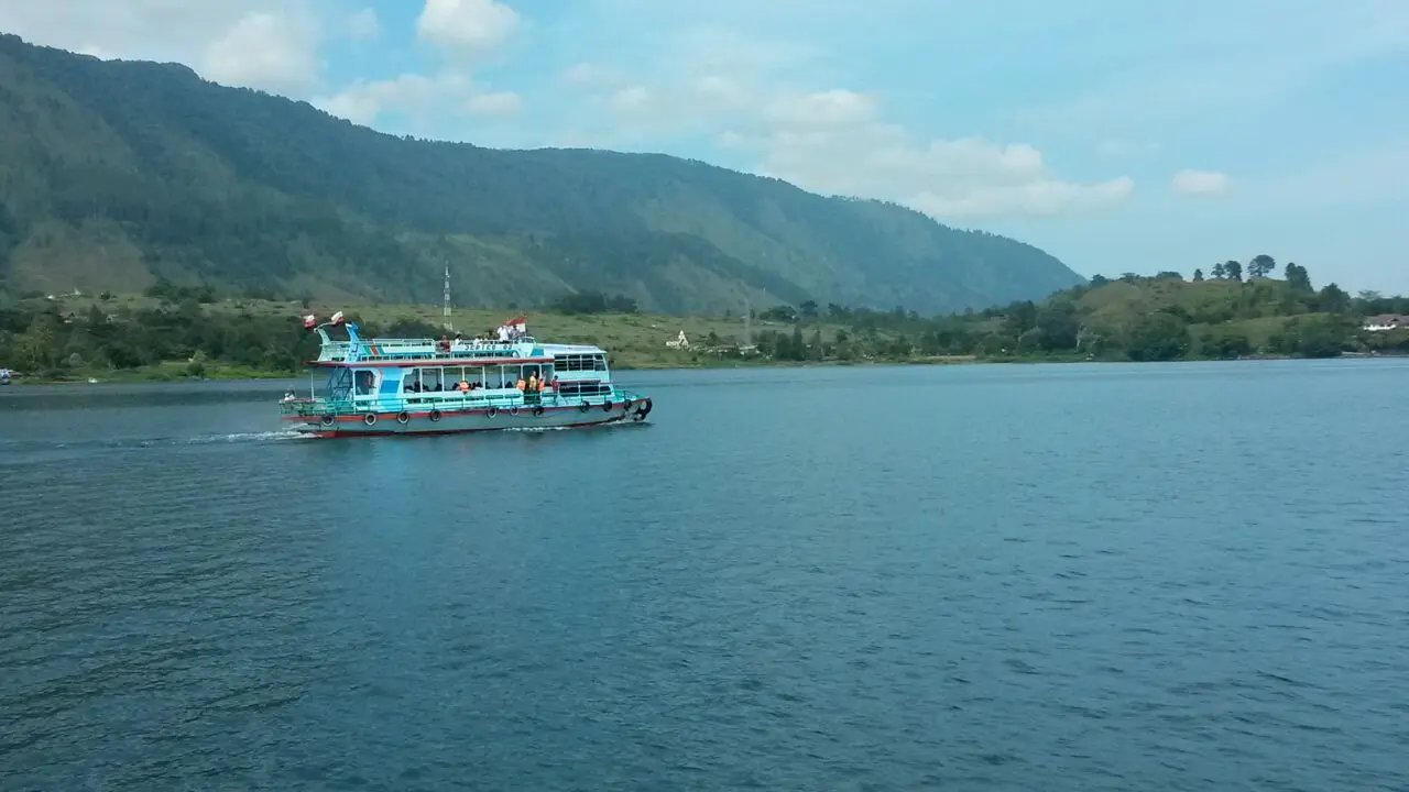 ANTARA LEGENDA IKAN MAS DANAU TOBA