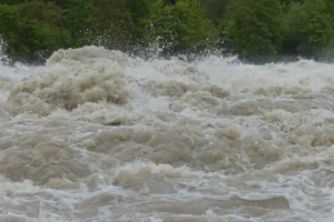 BANJIR BANDANG YANG WAJIB DIWASPADAI MANUSIA