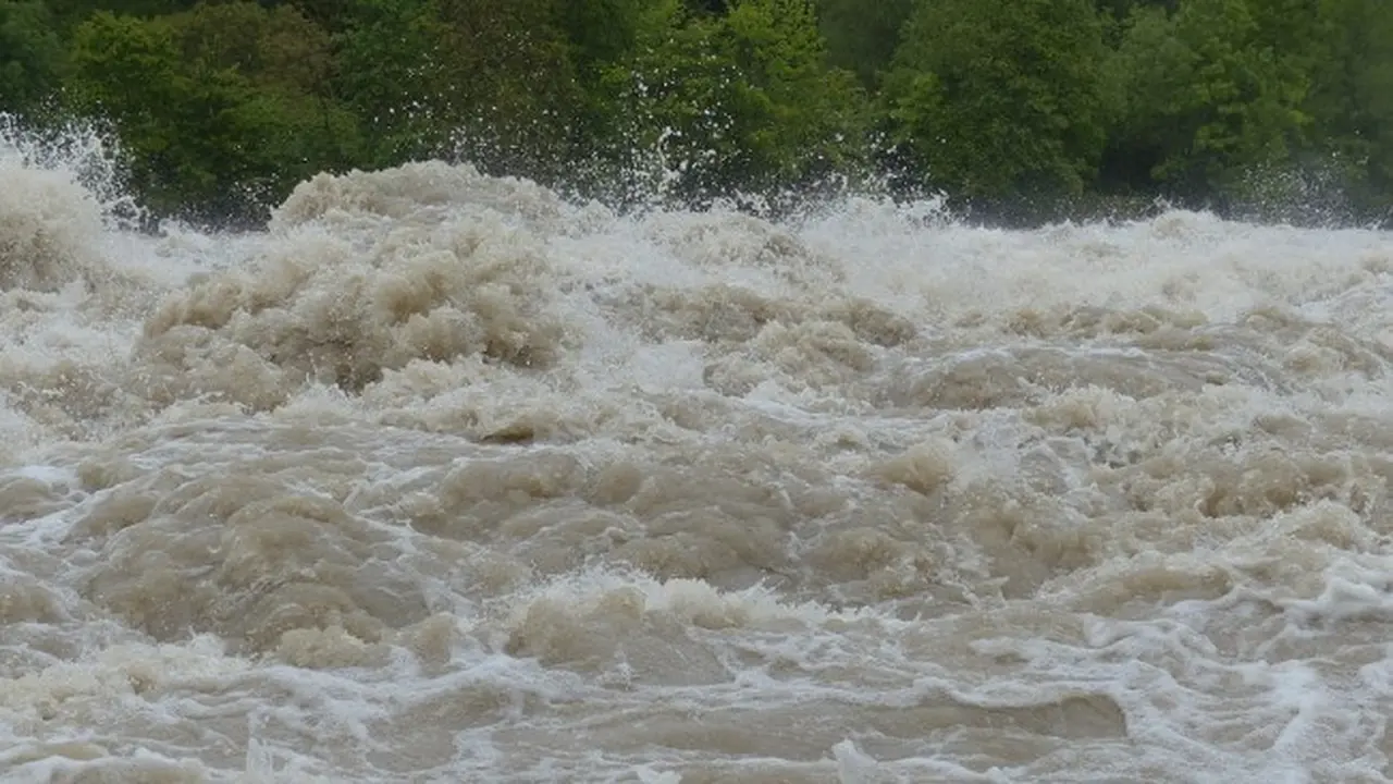 BANJIR BANDANG YANG WAJIB DIWASPADAI MANUSIA