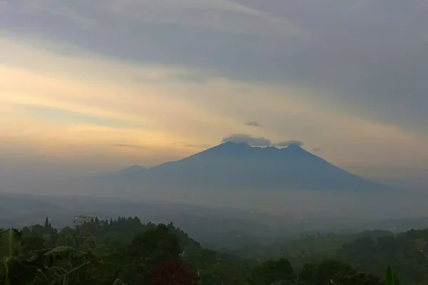 GUNUNG SALAH YANG MENARIK DAN MISTERIUS