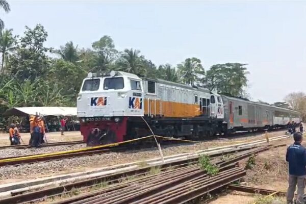 KECELAKAAN KERETA API SEMERU DAN ARGO