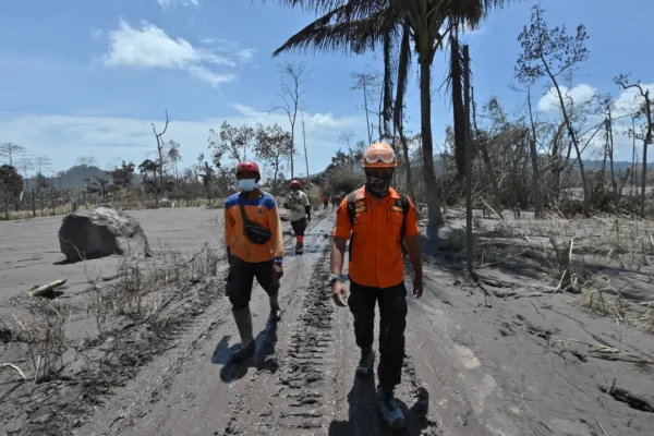 KISAH HARU BALIK ERUPSI GUNUNG SUMERU