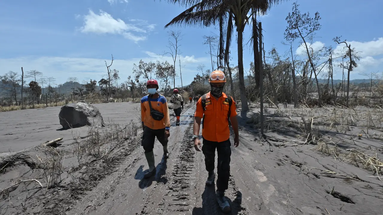 KISAH HARU BALIK ERUPSI GUNUNG SUMERU