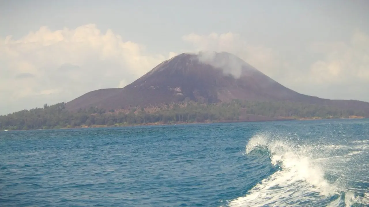 MENGENAL SEJARAH GUNUNG KRAKATAU YANG BERKEMBANG